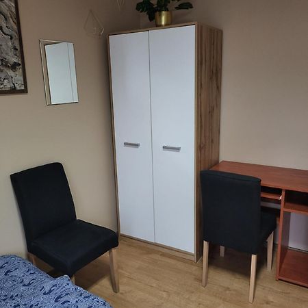 Hostel Gliwice Centrum Parking Eksteriør bilde