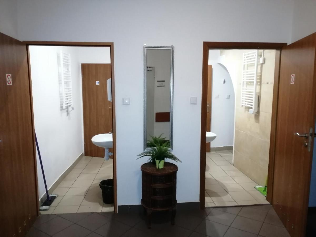 Hostel Gliwice Centrum Parking Eksteriør bilde