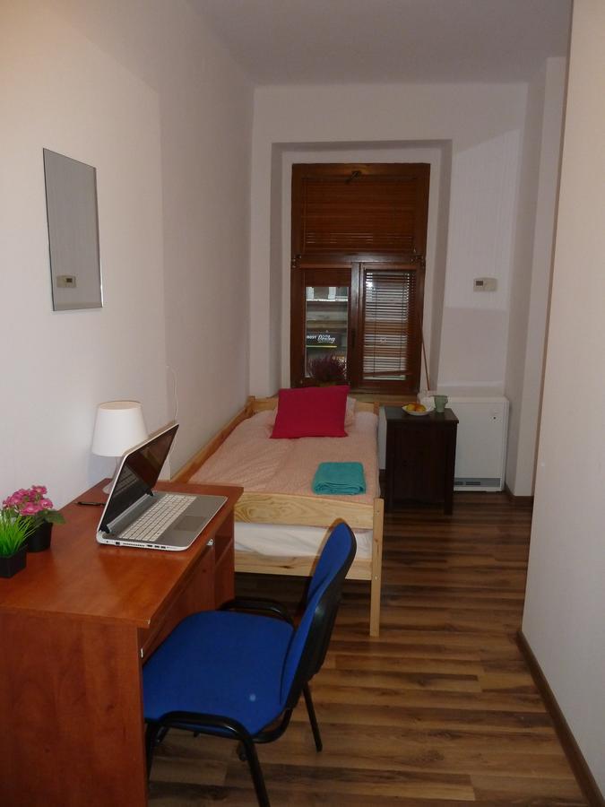 Hostel Gliwice Centrum Parking Eksteriør bilde