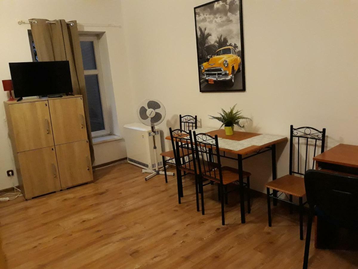 Hostel Gliwice Centrum Parking Eksteriør bilde
