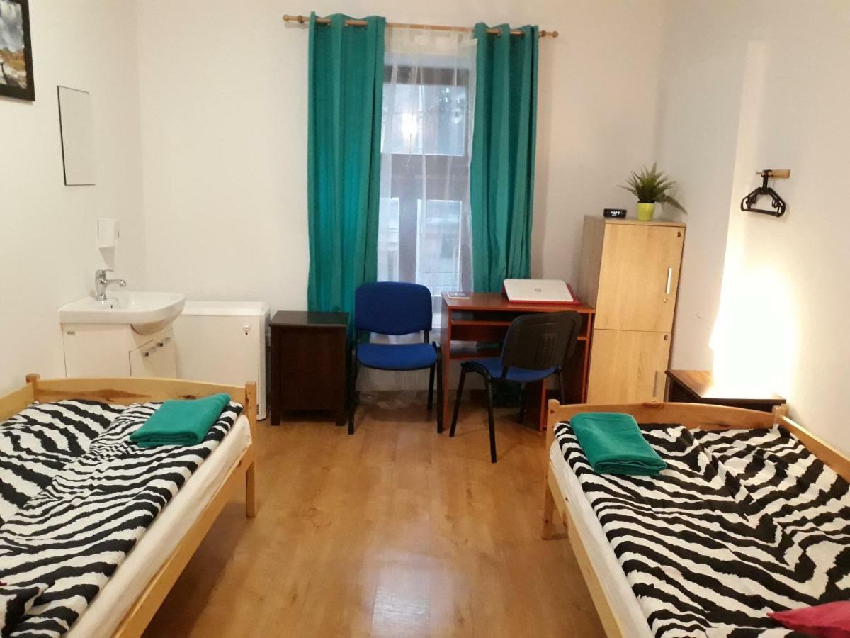 Hostel Gliwice Centrum Parking Eksteriør bilde