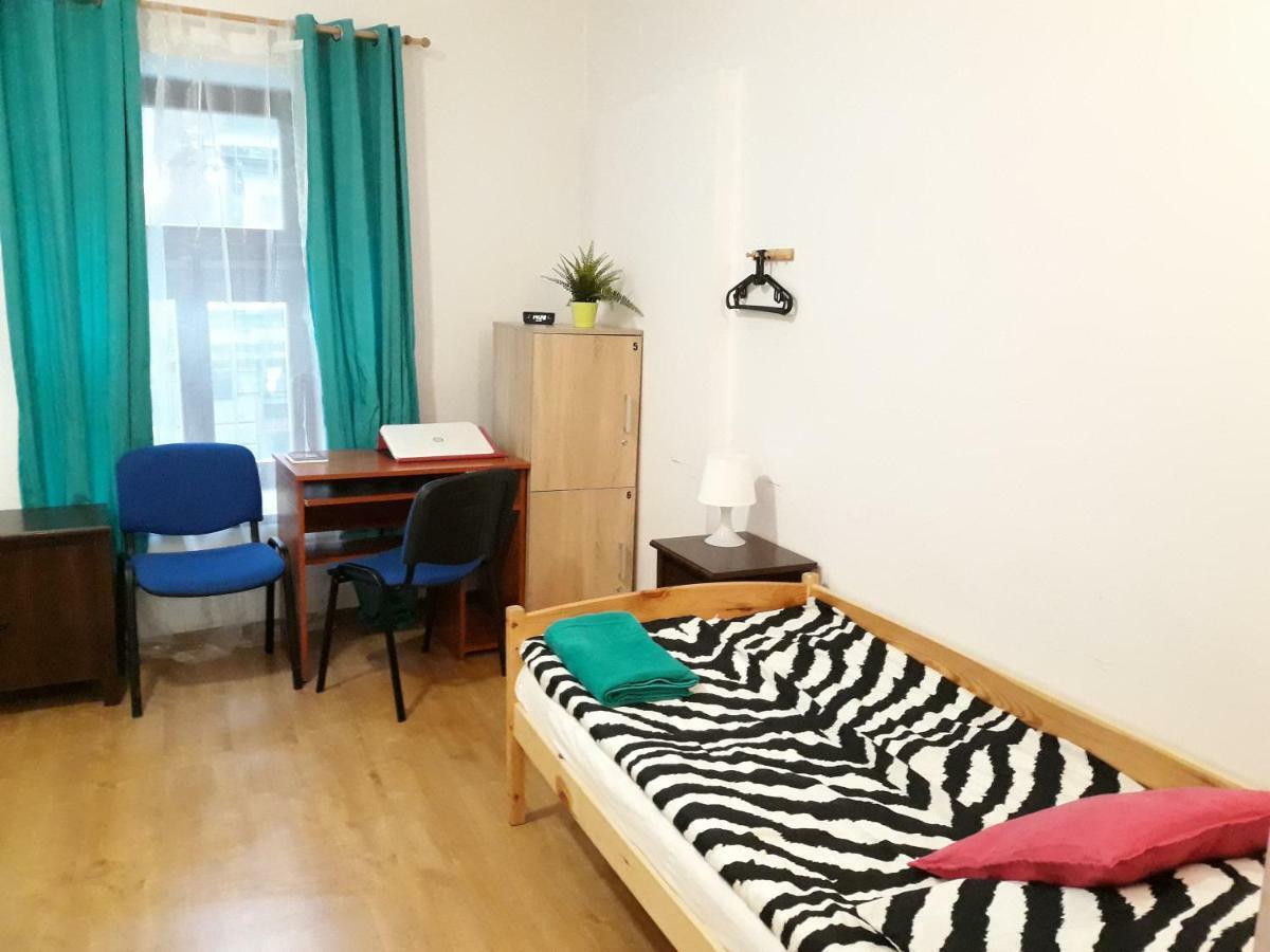 Hostel Gliwice Centrum Parking Eksteriør bilde